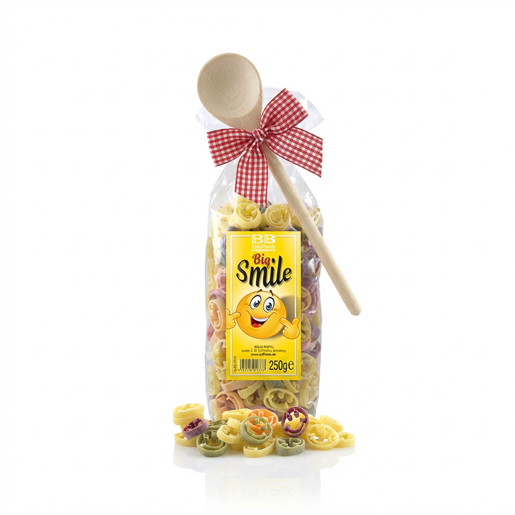 Pasta mit Smiley-Motiv und Kochlöffel